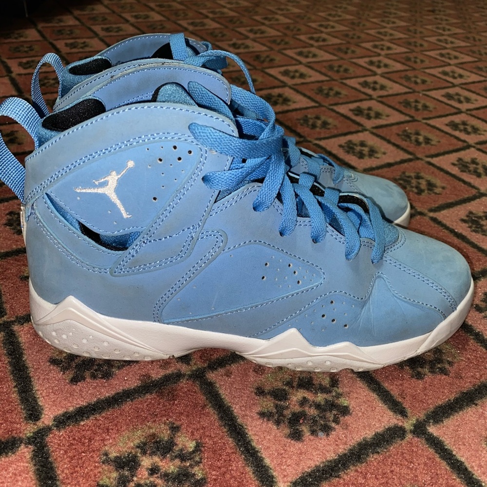 blue jordans